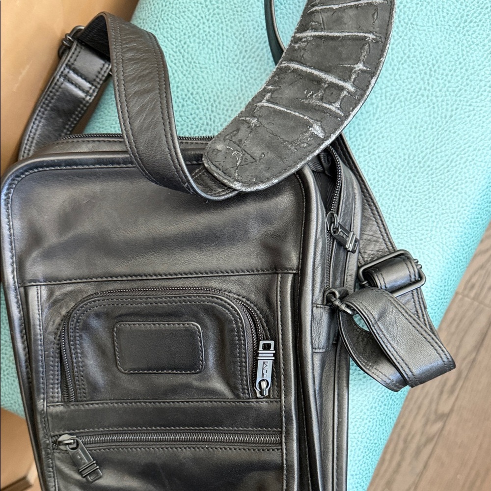 Tumi Black Leather Men's Bag - Picture 13 of 13
